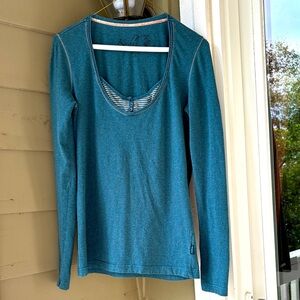 KUHL teal Long Sleeve Tee. Organic cotton & spandex. Pre-loved & awesome❤️⛺️❤️⛺️